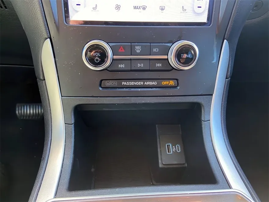 2024 Ford Edge SEL photo 17