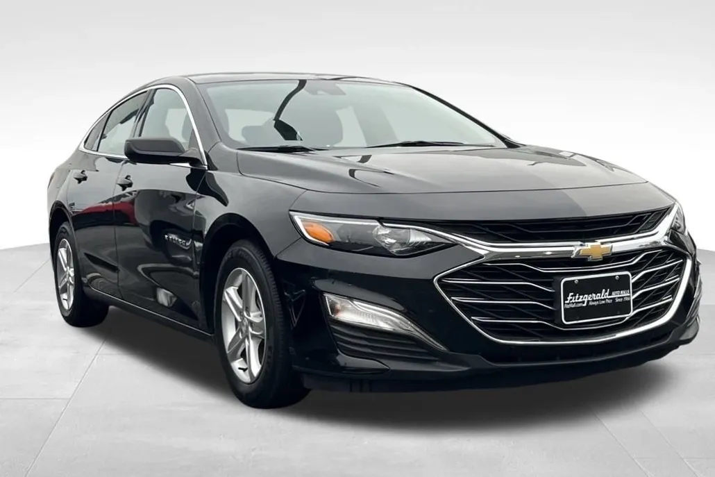 2023 Chevrolet Malibu LS photo 1