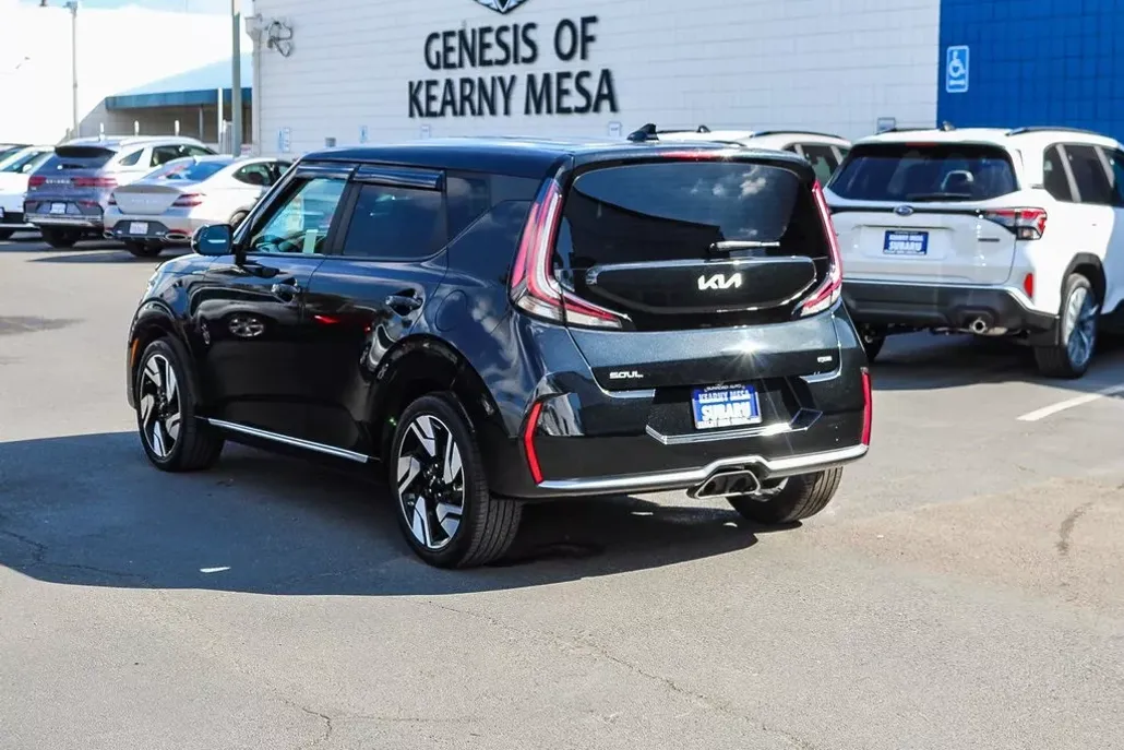 2023 Kia Soul GT-Line photo 1