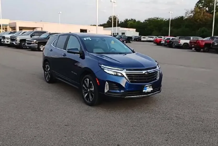 2023 Chevrolet Equinox LT photo 1