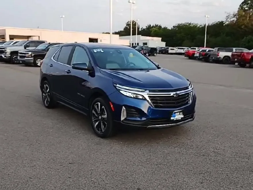 2023 Chevrolet Equinox LT photo 1
