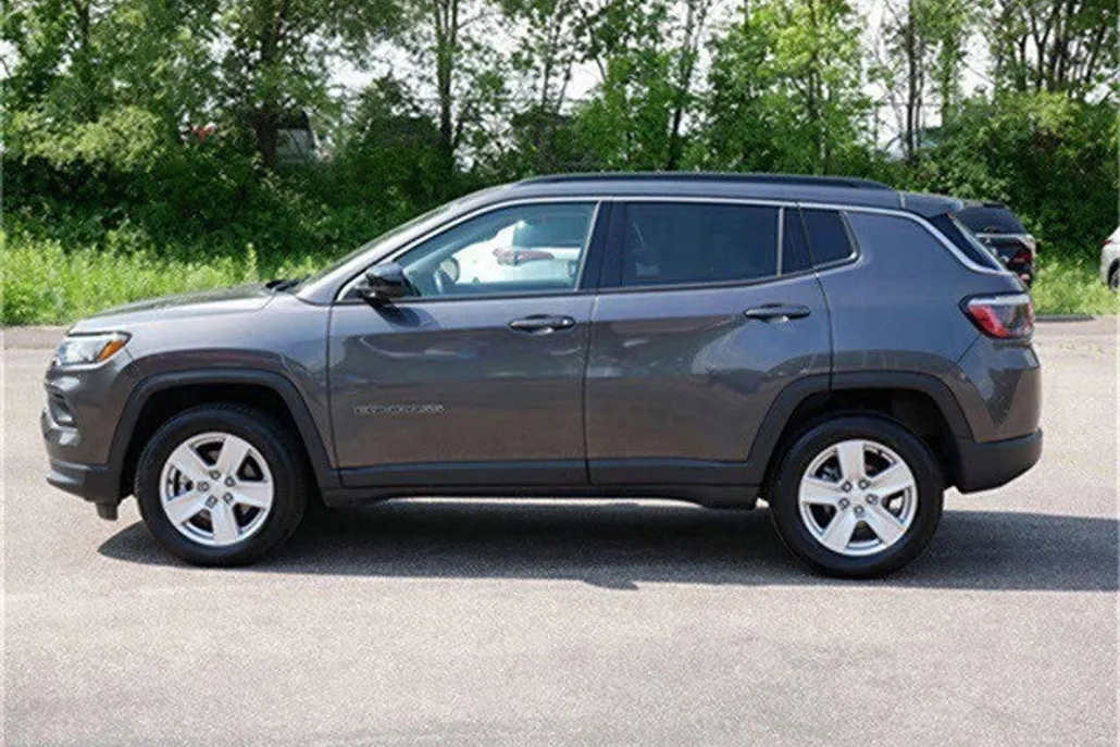 2022 Jeep Compass Latitude photo 1