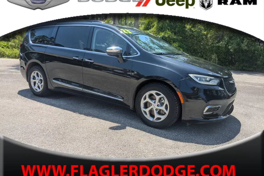 2023 Chrysler Pacifica Limited photo 1