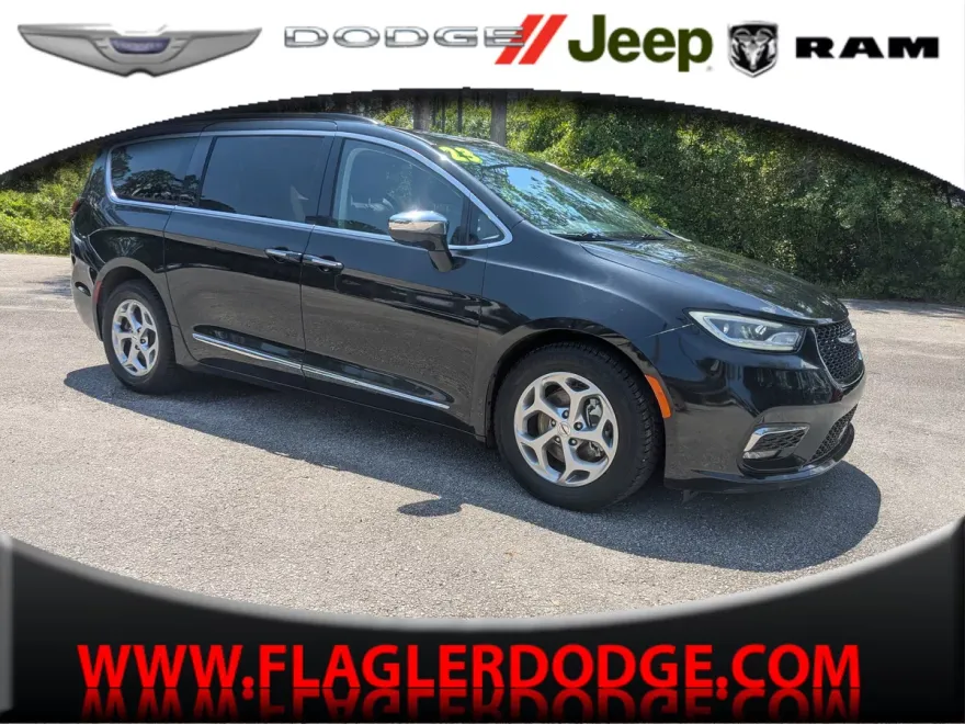 2023 Chrysler Pacifica Limited photo 1