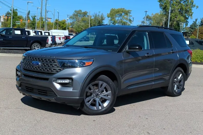 2022 Ford Explorer XLT photo 1