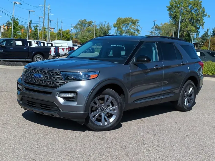 2022 Ford Explorer XLT photo 1