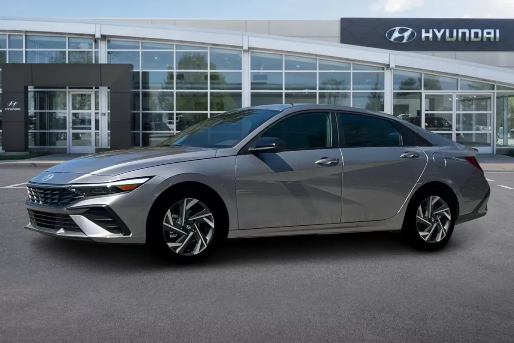 2025 Hyundai Elantra SEL Sport photo 1
