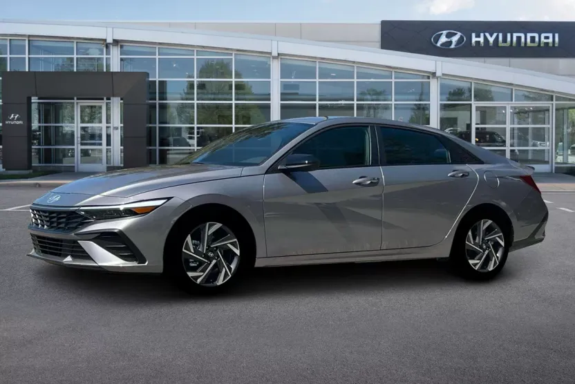 2025 Hyundai Elantra SEL Sport photo 1