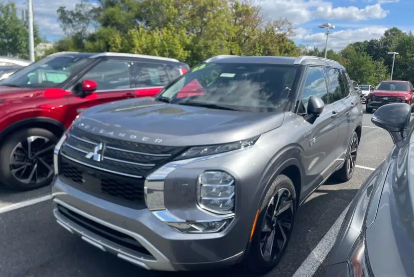 2023 Mitsubishi Outlander PHEV SEL photo 1