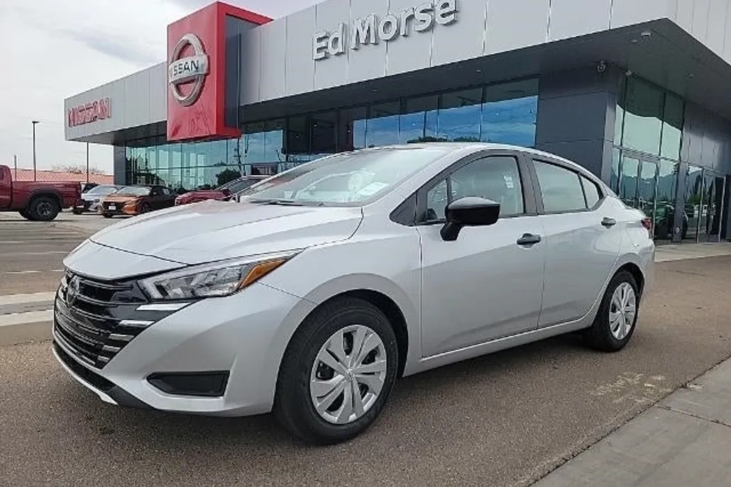 2025 Nissan Versa S photo 1