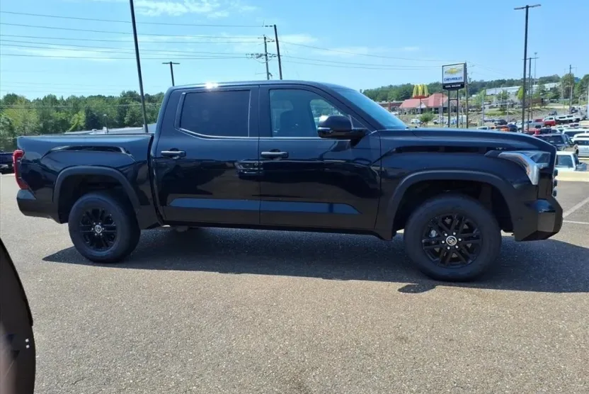 2023 Toyota Tundra SR5 photo 1