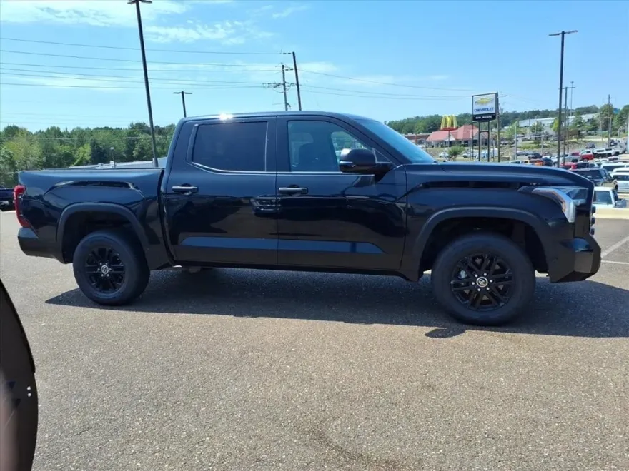 2023 Toyota Tundra SR5 photo 1