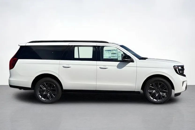 2025 Ford Expedition MAX Platinum photo 1