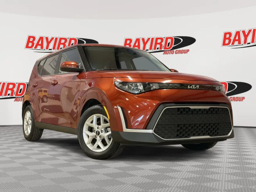 2024 Kia Soul LX photo 1