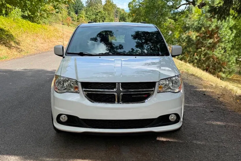 2017 Dodge Grand Caravan SXT photo 1
