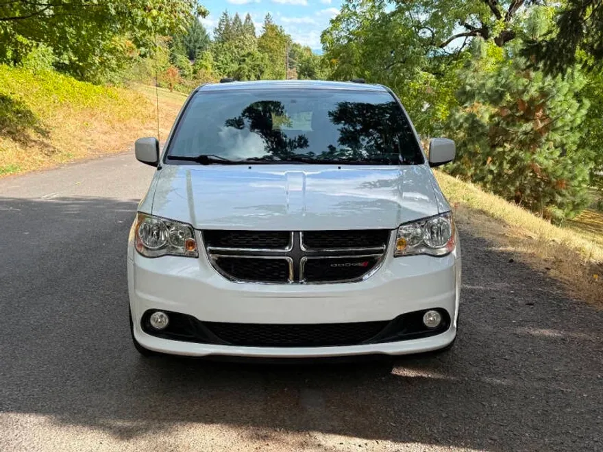 2017 Dodge Grand Caravan SXT photo 1