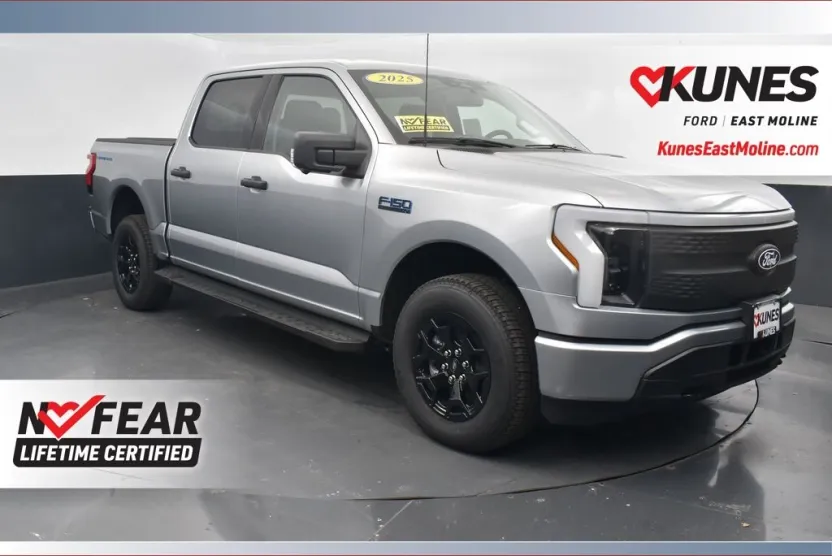 2025 Ford F-150 Lightning XLT photo 1