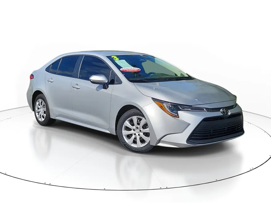 2023 Toyota Corolla LE photo 1