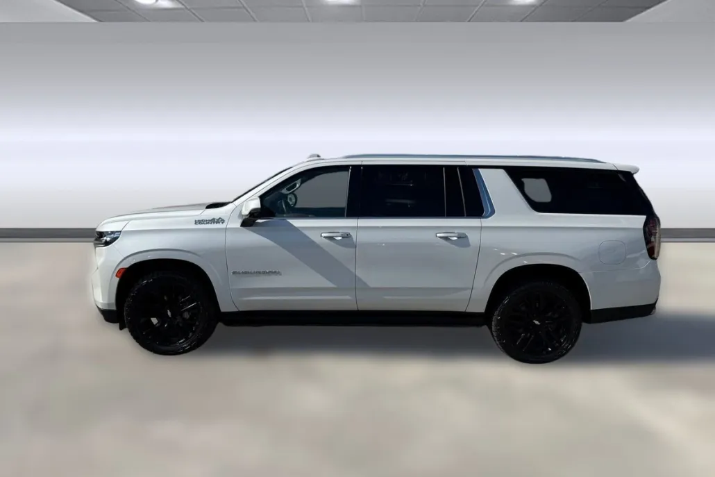 2023 Chevrolet Suburban High Country photo 1