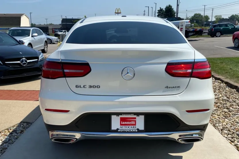 2018 Mercedes Benz GLC 300 4MATIC photo 1