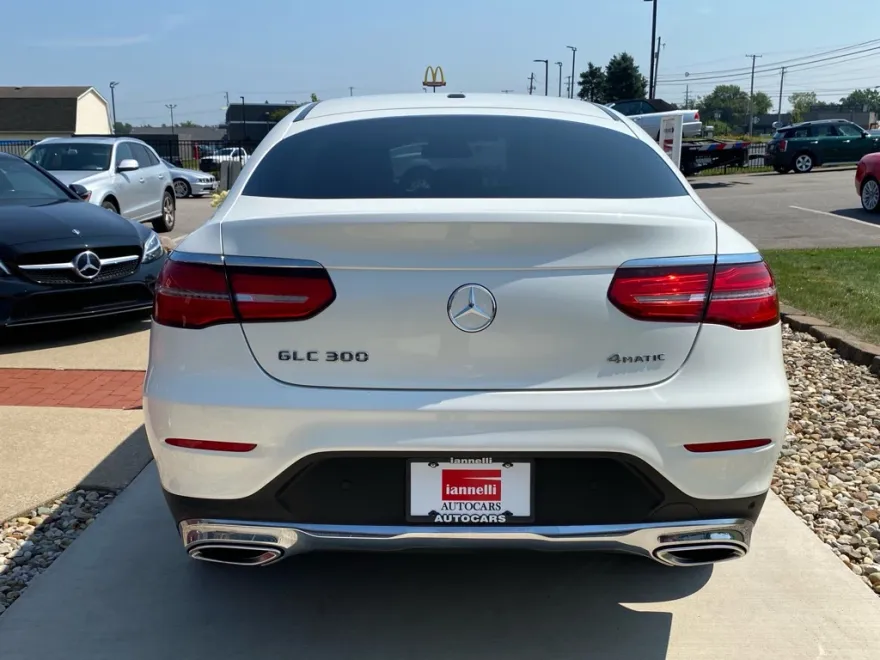 2018 Mercedes Benz GLC 300 4MATIC photo 1