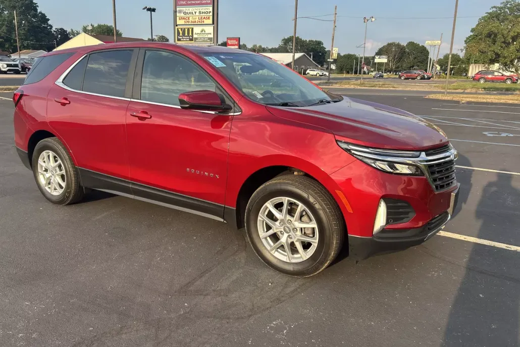 2022 Chevrolet Equinox LT photo 1