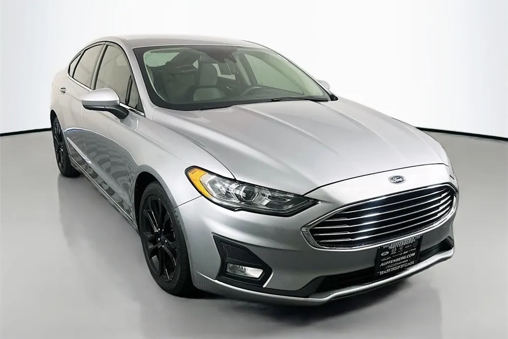 2020 Ford Fusion SE photo 1
