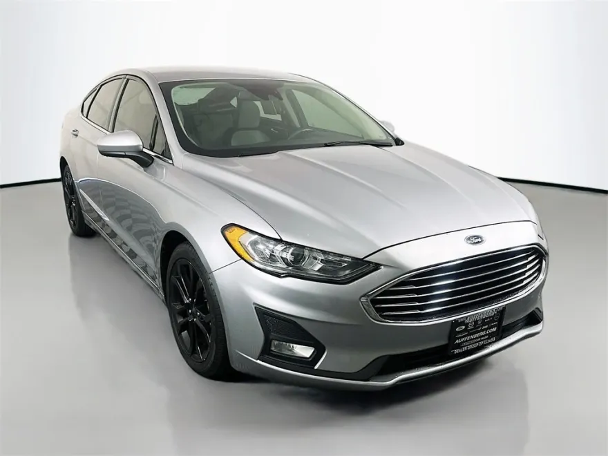 2020 Ford Fusion SE photo 1