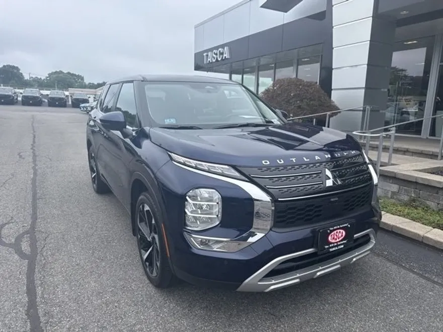 2023 Mitsubishi Outlander SE photo 1