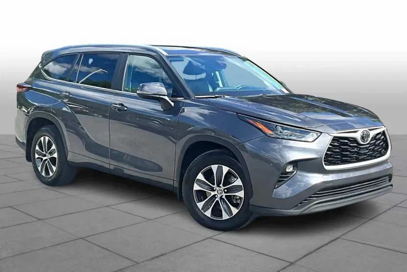 2024 Toyota Highlander XLE photo 1