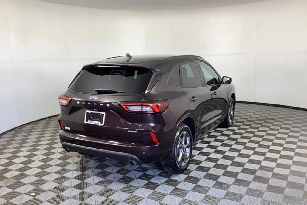 2023 Ford Escape ST-Line photo 1