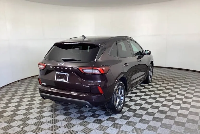 2023 Ford Escape ST-Line photo 1