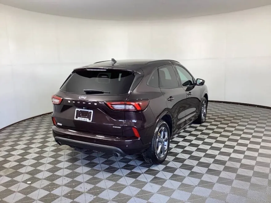 2023 Ford Escape ST-Line photo 1