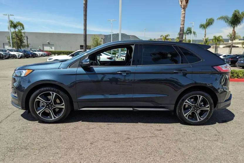 2023 Ford Edge ST photo 1