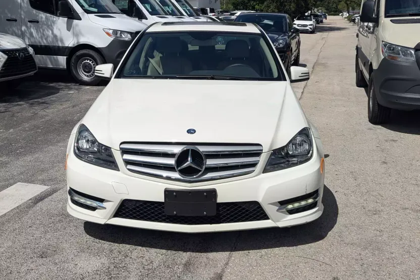 2012 Mercedes Benz C 300 4MATIC Sedan photo 1