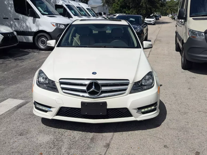 2012 Mercedes Benz C 300 4MATIC Sedan photo 1