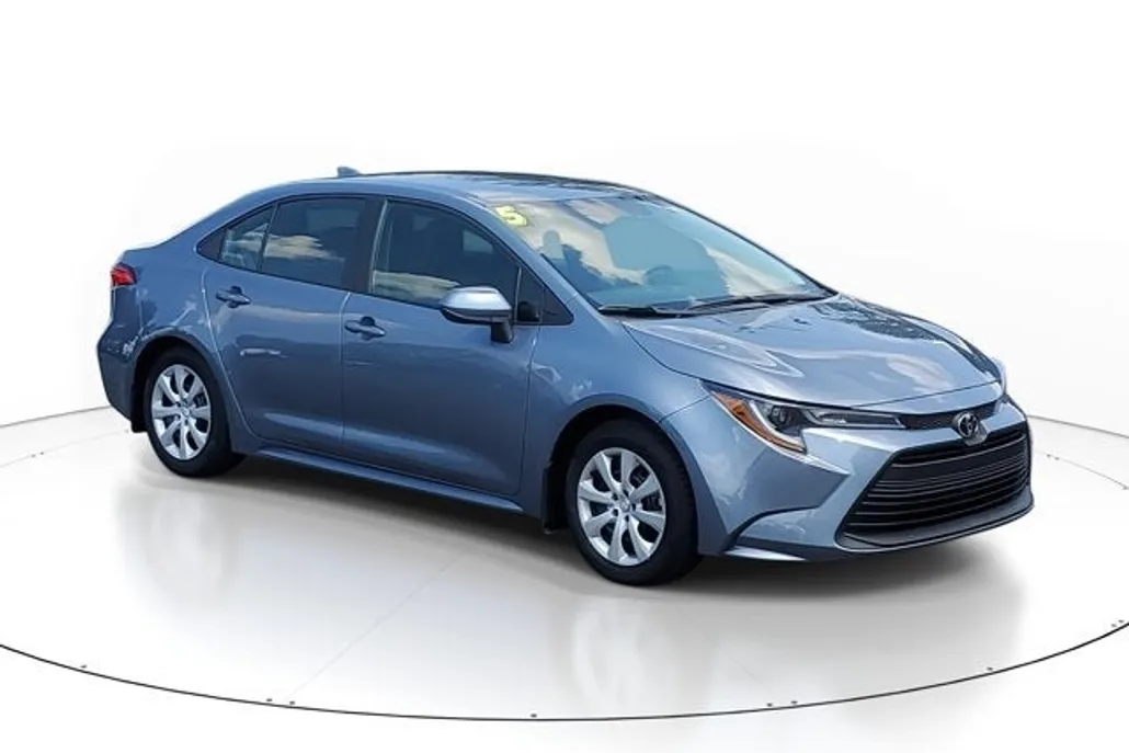 2025 Toyota Corolla LE photo 1
