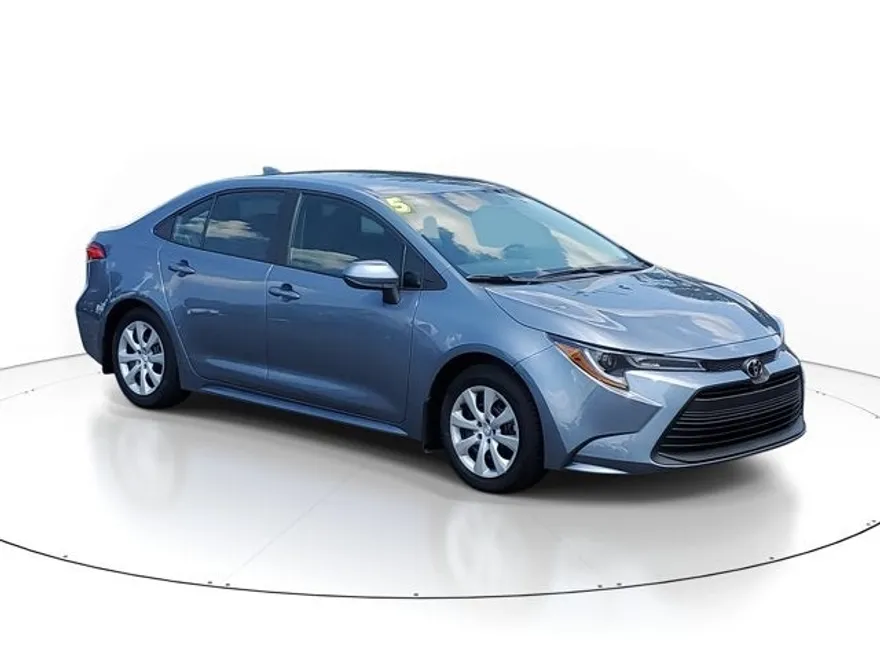 2025 Toyota Corolla LE photo 1