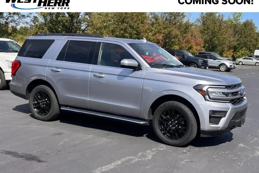 2023 Ford Expedition XLT photo 1