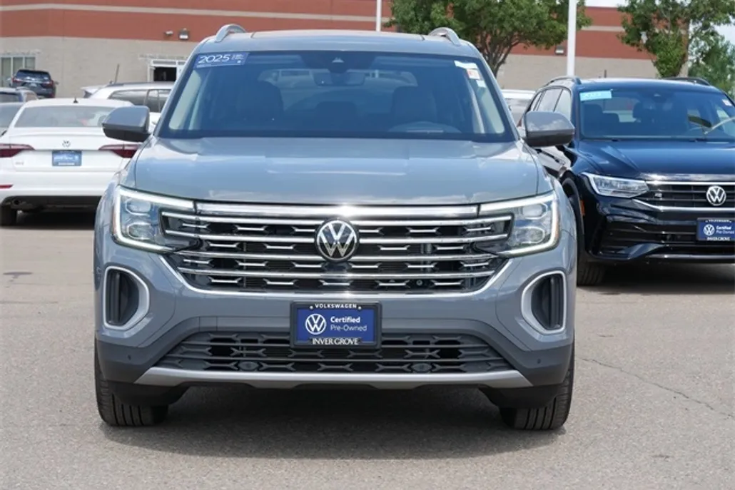 2025 Volkswagen Atlas SEL photo 1
