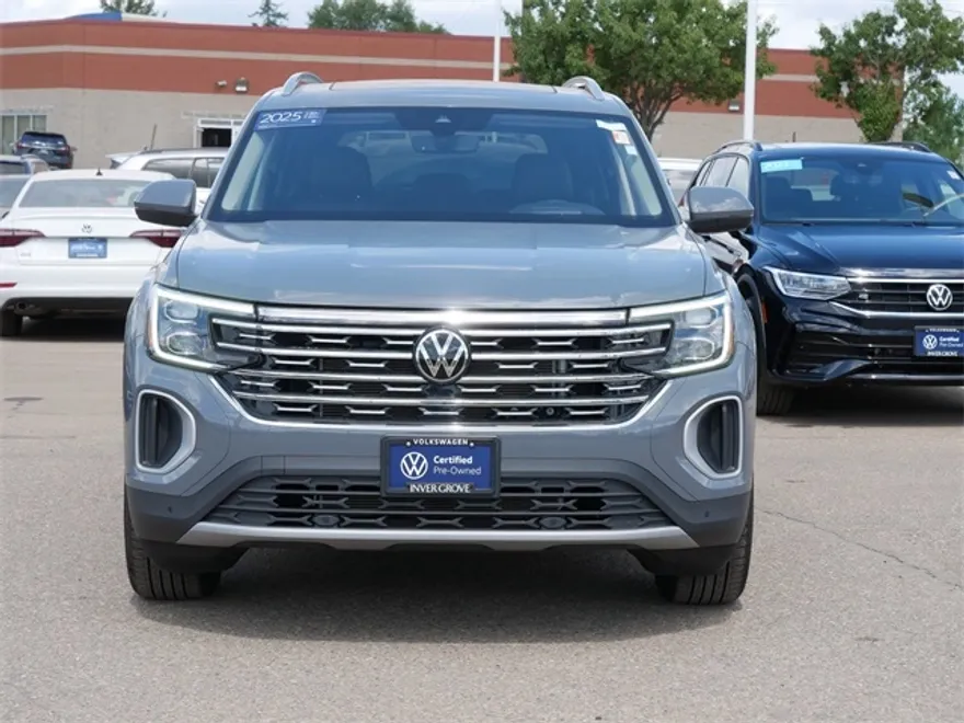 2025 Volkswagen Atlas SEL photo 1