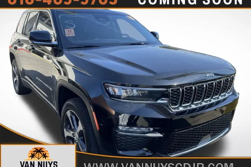 2023 Jeep Cherokee Base photo 1