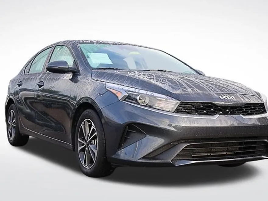 2024 Kia Forte LXS photo 1