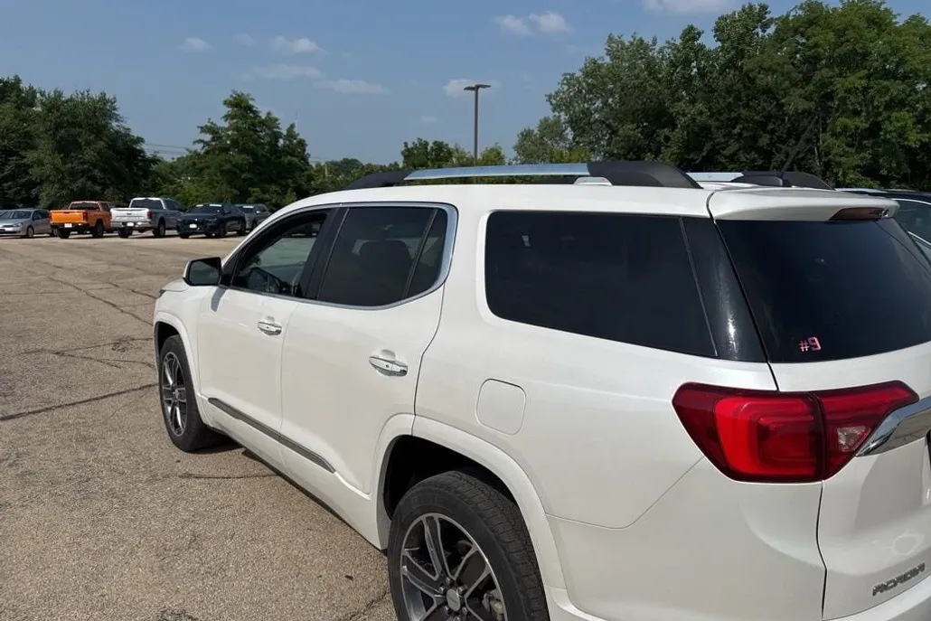 2017 Gmc Acadia Denali photo 1