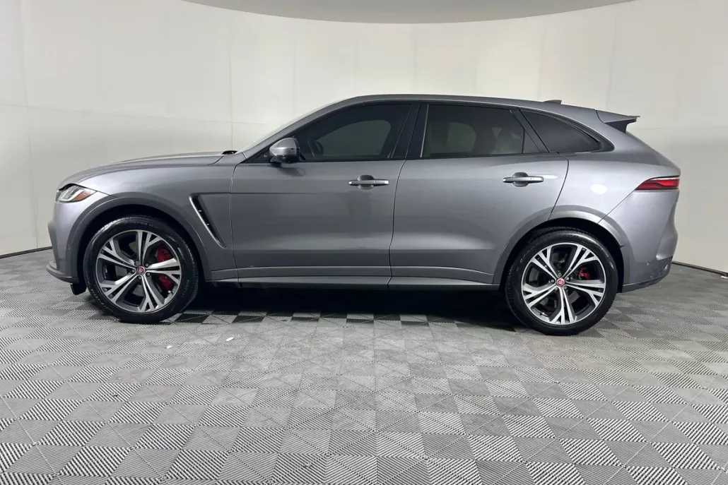 2023 Jaguar F-PACE SVR photo 1