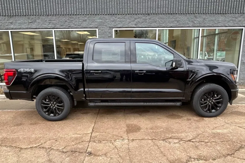 2024 Ford F-150 XLT photo 1