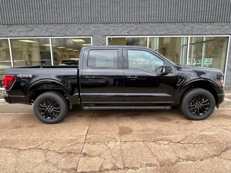 2024 Ford F-150 XLT photo 1