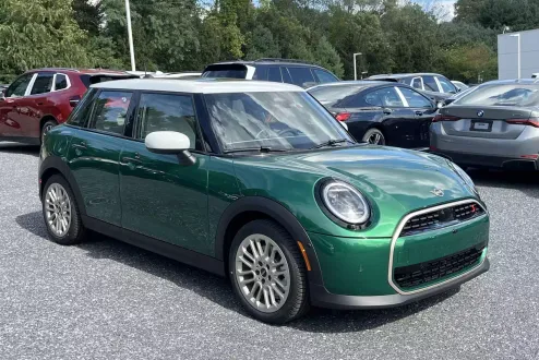 2025 Mini Cooper 4 Door Hardtop Iconic photo 3
