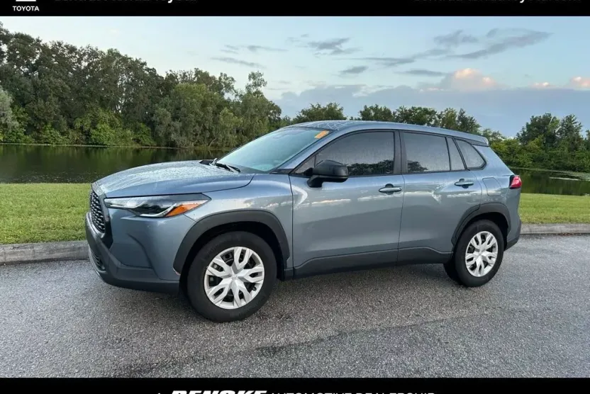 2023 Toyota Corolla Cross L photo 1