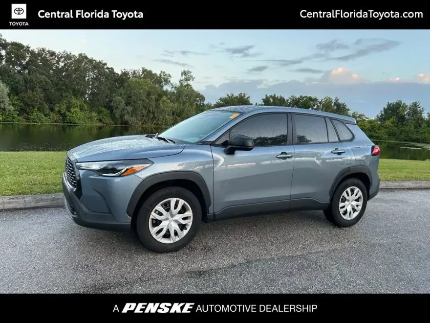 2023 Toyota Corolla Cross L photo 1
